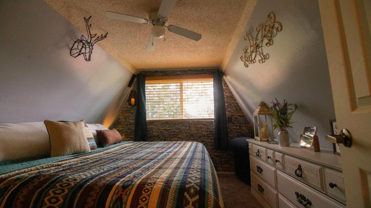 Charming Blue Farmhouse Cabin Duck Creek Village المظهر الخارجي الصورة